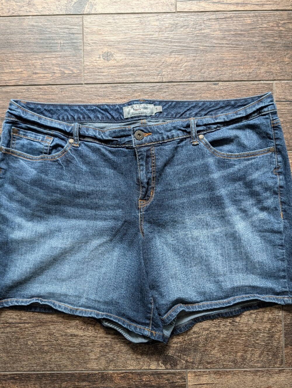 Torrid Size 24 Denim Stretch Jean Shorts 6" Inseam Women's Med/Dark Wash
